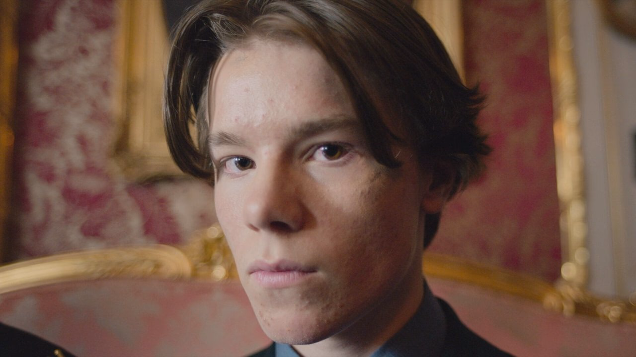 Young Royals 1. Sezon 1. Bölüm izle