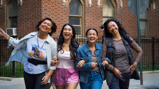 Ratu Ratu Queens: The Series arka plan