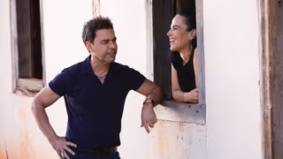 The Family That Sings Together: The Camargos arka plan